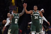 🏀雄鹿vs老鹰前瞻：7连胜碰上4连胜，老鹰再演劫富济贫好戏？