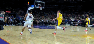 🏀NBA季前赛半场：浓眉&里夫斯合砍35分 布克20分 湖人62-67太阳